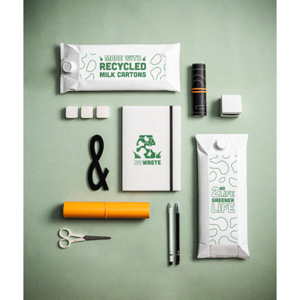 Caderno A5 produzido através de pacotes de leite reciclados com folhas pautadas recicladas - Imagem 3