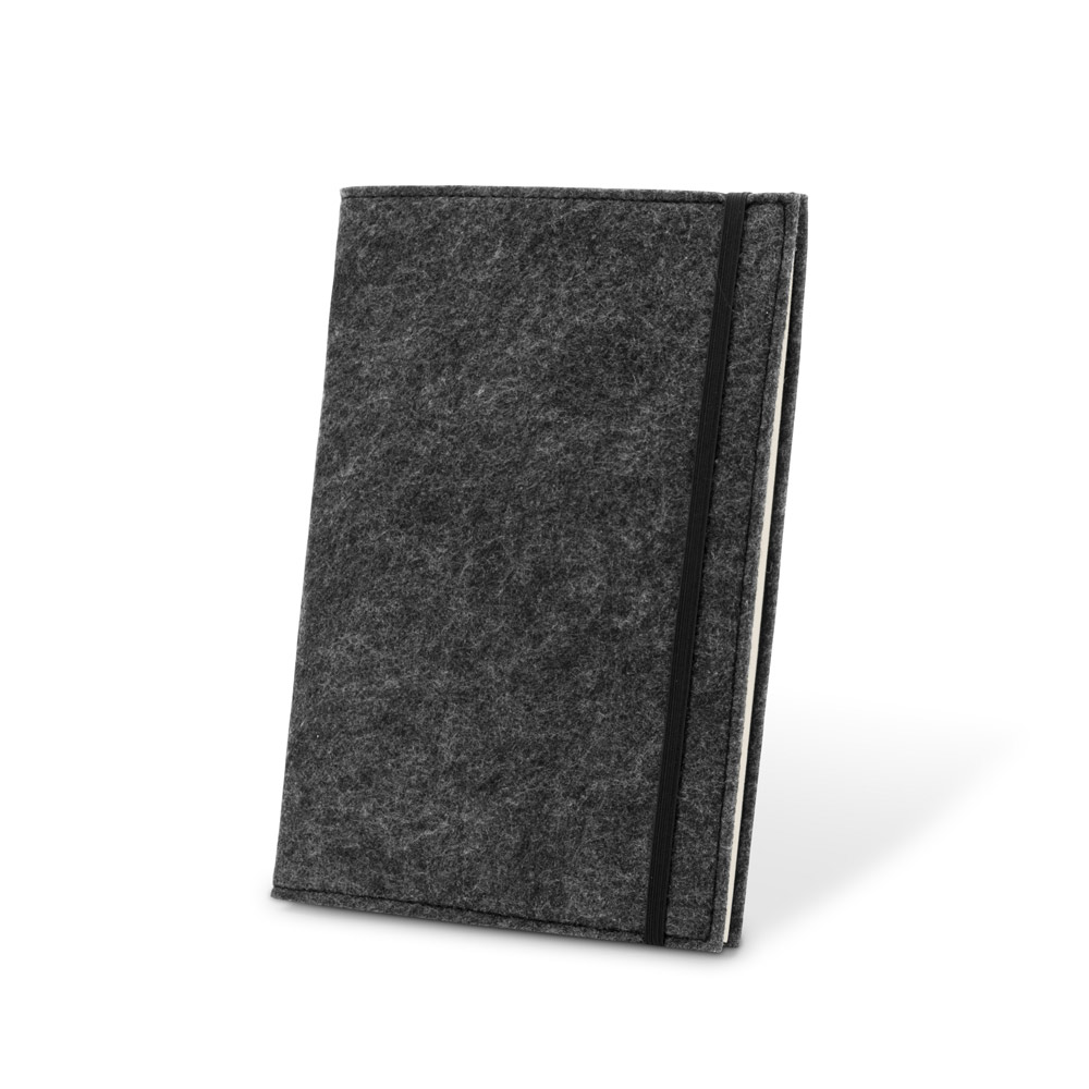Caderno A5 com capa em feltro 100% reciclado, com 160 páginas pautadas recicladas