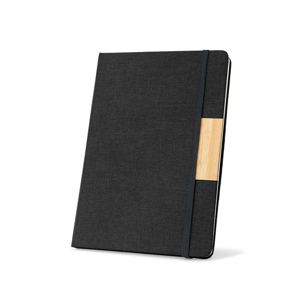 Conjunto composto por um caderno A5 de capa rígida e uma caneta esferográfica em bambu